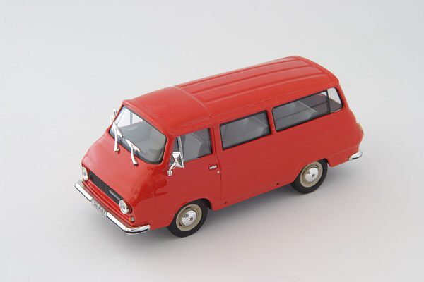 Модель 1:43 Skoda 1203 Mikrobus - red
