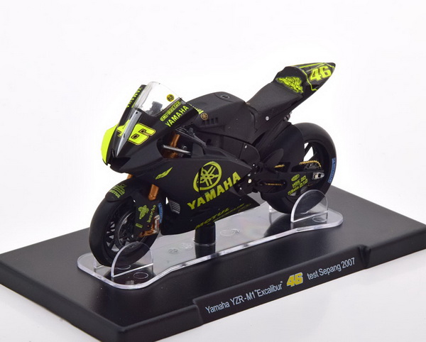 Модель 1:18 Yamaha YZR-M1 Excalibur №46 MotoGP Test Sepang (Valentino Rossi)