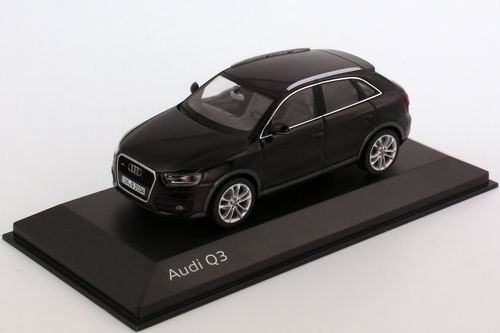 Модель 1:43 Audi Q3 - phantom black