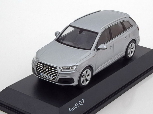 Audi Q7 - foil silver 5011407613 Модель 1:43