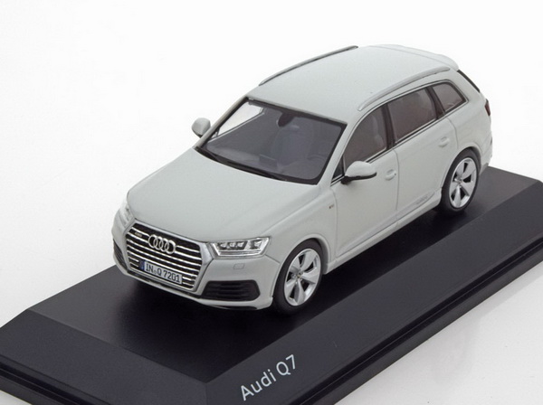 Audi Q7 - White 5011407623 Модель 1:43