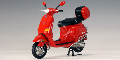 vespa scooter et 4 150 - red 12513 Модель 1:12