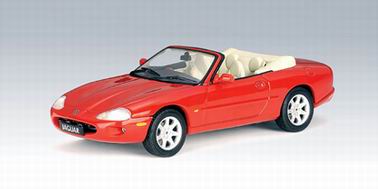 jaguar xk 8 cabrio - phoenix red 53711 Модель 1:43