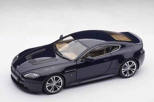 Модель 1:18 Aston Martin V12 Vantage - midnight blue
