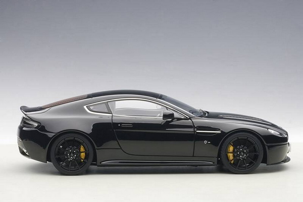 Aston Martin V12 Vantage S - jet black