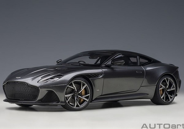 Модель 1:18 Aston Martin DBS Superleggera - 2019