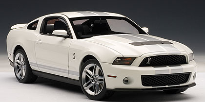 ford shelby gt500 - performance white/silver stripes 72917 Модель 1:18