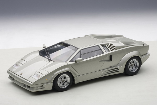 Модель 1:18 Lamborghini Countach (25th Anniversary Edition, last produced Countach in museum Lamborghini)