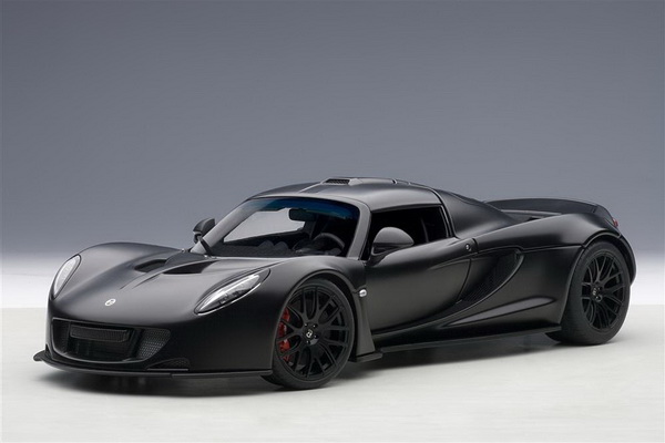 Модель 1:18 Lotus Hennessey Venom GT Spyder - matt carbon black
