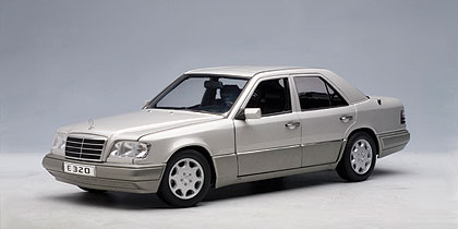Модель 1:18 Mercedes-Benz E320 Limousine - silver