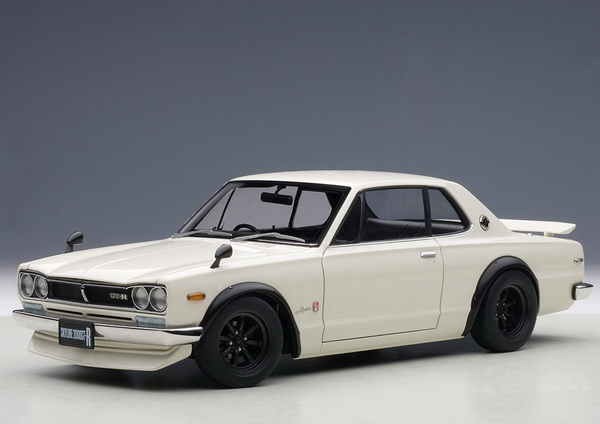 Модель 1:18 Nissan Skyline GT-R (KPGC10) tuned version - white