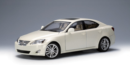 Модель 1:18 Lexus IS 350 - crystal white