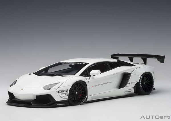 Модель 1:18 Lamborghini Aventador LB Performance - white