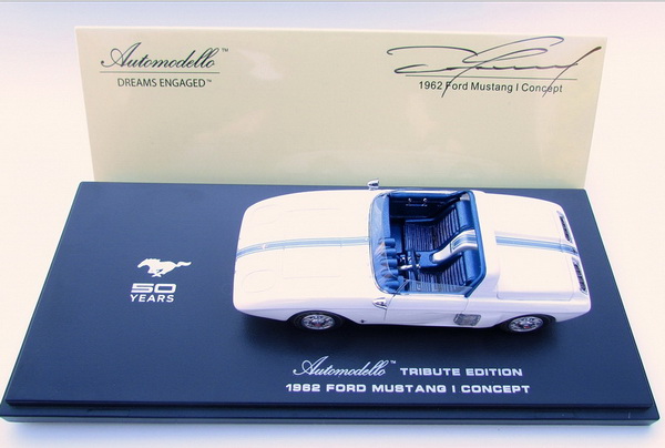 ford mustang i concept press car hand-signed by dan gurney AM43-FOR-M1C-PC Модель 1 43