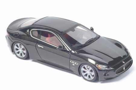 Модель 1:43 Maserati Granturismo S / glossy carbon black