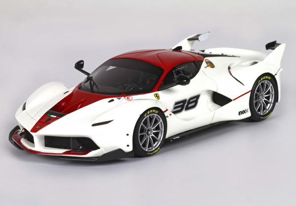 Модель 1:43 Ferrari FXX-K №38 2015