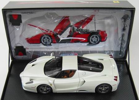 Модель 1:18 Ferrari Enzo - white