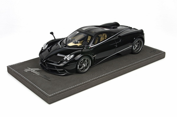 Модель 1:18 Pagani Huayra - black