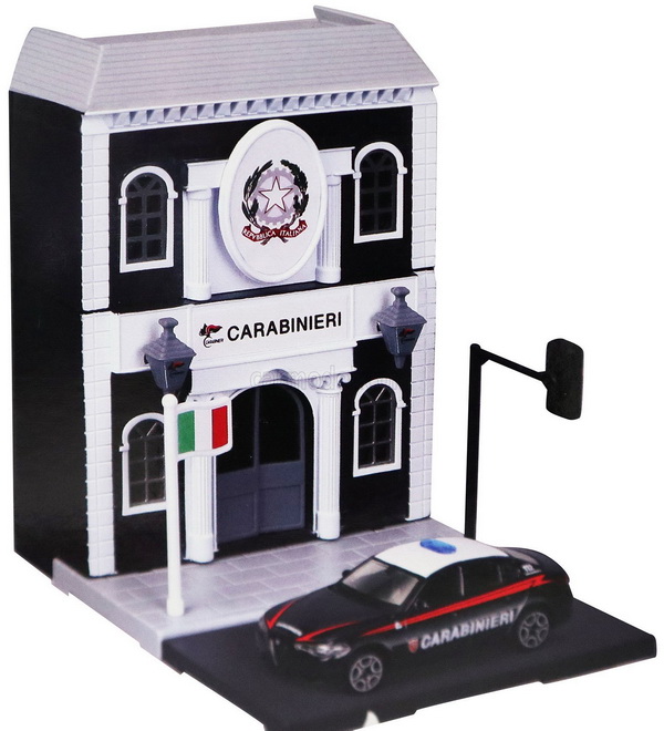 Модель 1:43 Alfa Romeo Giulia Carabinieri 2015 - Caserma Carabineri (с макетом участка карабинеров)