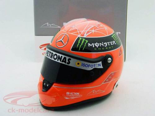 Модель 1:2 Mercedes (Schumacher) - шлем