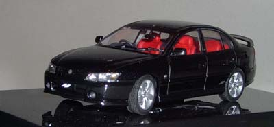 holden vy commodore ss sedan phantom black met.(redhot interior) A53426 Модель 1:43