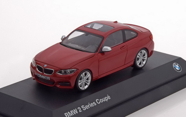 BMW 2er Coupe (F22) - melbourne red 80422336870 Модель 1:43