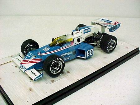 mclaren m16 indy 500 №68 red/white/blue `norton spirit` penske racing tom sneva CAR4807 Модель 1:18