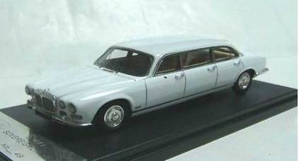 daimler sovereign limousine - white 43C1024D Модель 1:43