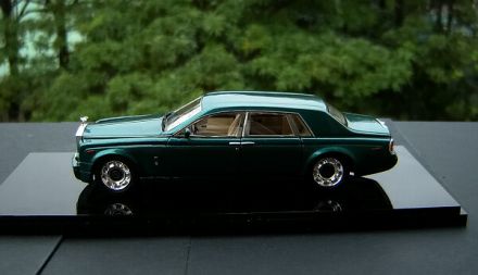 Модель 1:43 Rolls-Royce Phantom (LWB) - green met