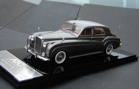 Модель 1:43 Bentley S - grey met