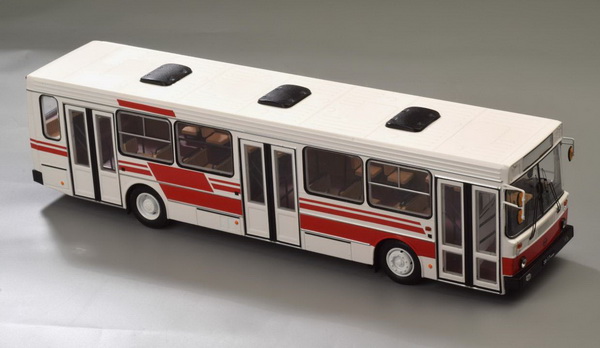 Автобус5256 - белый/красные полосы 04012A Модель 1:43
