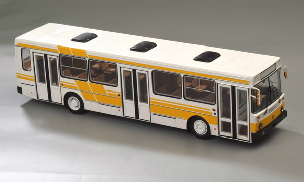 Автобус5256 - белый/жёлтые полосы 04012D Модель 1:43
