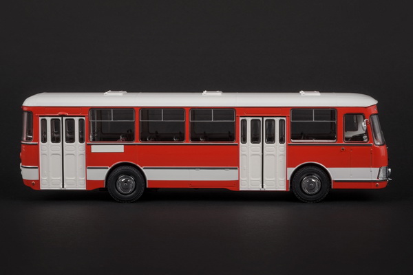 Модель 1:43 Автобус 677 Экспортный, красно-белый