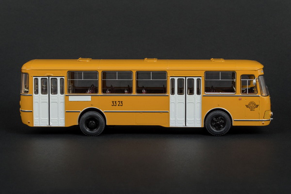 677М автобус 3-й Автобусный парк - охра 04018F Модель 1:43