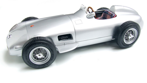 mercedes-benz w196 - silver M-006 Модель 1:18