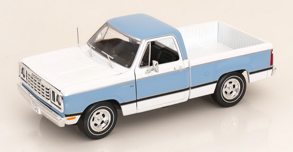 Dodge D100 Adventurer Sweptline - 1977 - Light Blue/White AMM1303 Модель 1:18