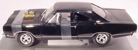 Модель 1:18 Plymouth GTX Street Machine - black