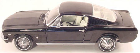 Модель 1:18 Ford Mustang 2+2 Fastback - raven black authentics