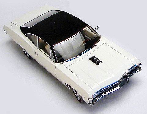 Модель 1:18 Chevrolet Impala 427 - white/black vinyl top