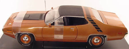 plymouth road runner autumn bronze , chase car with black 1/2 vinyl roof ERTL39490ch Модель 1:18