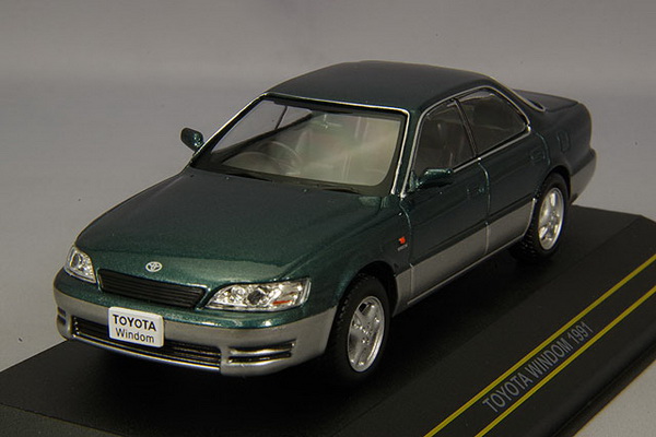 Модель 1:43 Toyota Windom - green/silver
