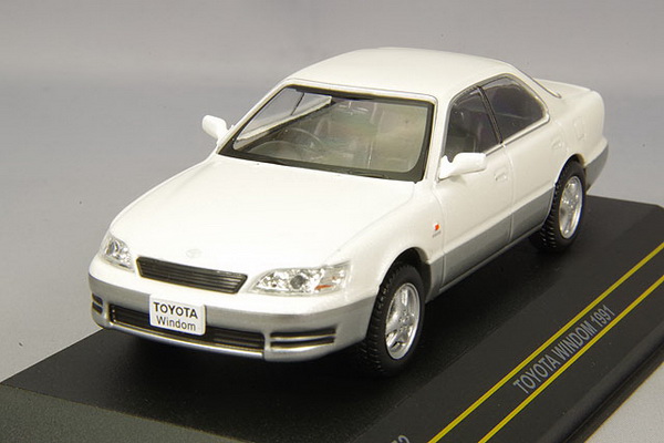 Модель 1:43 Toyota Windom - white/silver