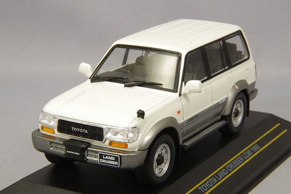 Модель 1:43 Toyota Land Cruiser LC80 (RHD) - white/silver