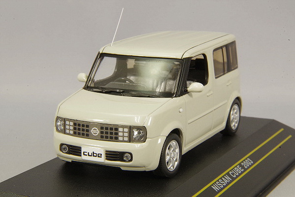 Модель 1:43 Nissan Cube (RHD) - light grey