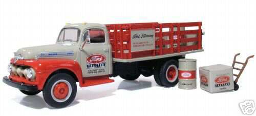 Модель 1:34 Ford Stake Truck w/Barrels, Boxes, Dolly