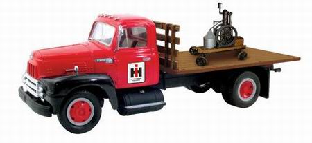 Модель 1:34 International Harvester - International R-Series Flatbed with IHC Famous