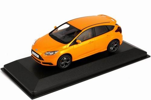 Модель 1:43 Ford Focus ST - tangerine-scream-orange