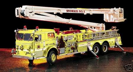 Модель 1:32 Pierce Snorkel Fire Engine