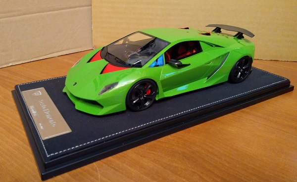 Модель 1:18 Lamborghini Sesto Elemento - carbon (L.E 002 of 166) (без открывающихся элементов)