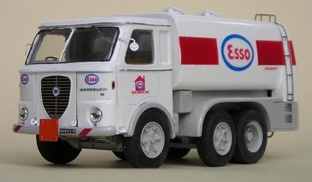 Модель 1:43 Lancia ESADELTA BOTTE 3-assi «Esso» (KIT)